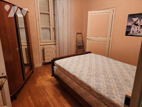La Flèche, quartier champs de foire, maison de 115 m².

-RdC : entrée avec wc et départ d'esc...