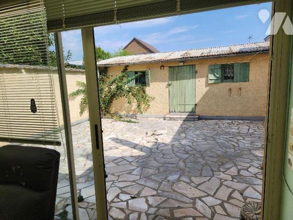 La Flèche, quartier champs de foire, maison de 115 m².

-RdC : entrée avec wc et départ d'esc...