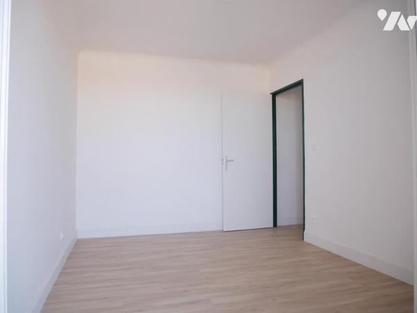 Proximité centre ville Appartement entièrement rénové 50 m² 2 pièces avec balcon, cave et ascenseur.