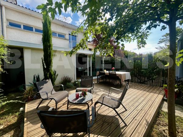 Maison lumineuse avec jardin, véranda et garage – un petit coin de paradis au calme