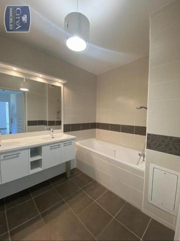 Appartement à louer 4 pièces 105.55m²