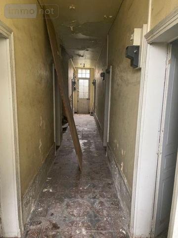 Maison à restaurer à vendre à La Chartre-sur-le-Loir dans la Sarthe (72340), ref : 13816/969   
RUE COMMERCANTE