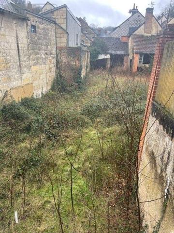 Maison à restaurer à vendre à La Chartre-sur-le-Loir dans la Sarthe (72340), ref : 13816/969   
RUE COMMERCANTE