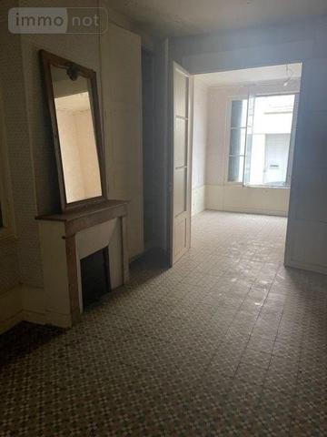 Maison à restaurer à vendre à La Chartre-sur-le-Loir dans la Sarthe (72340), ref : 13816/969   
RUE COMMERCANTE