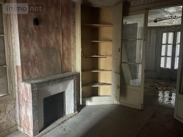 Maison à restaurer à vendre à La Chartre-sur-le-Loir dans la Sarthe (72340), ref : 13816/969   
RUE COMMERCANTE