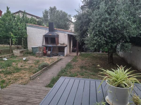 Maison familiale avec jardin dans un quartier paisible