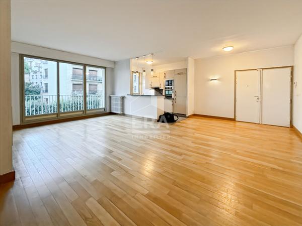 Beau deux pièces avec balcon et parking à Neuilly sur Seine