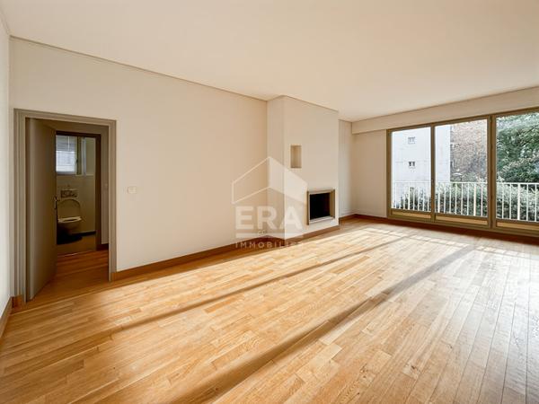 Beau deux pièces avec balcon et parking à Neuilly sur Seine