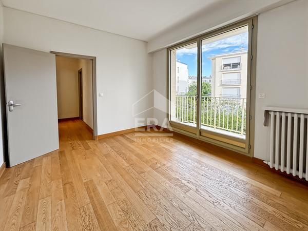 Beau deux pièces avec balcon et parking à Neuilly sur Seine
