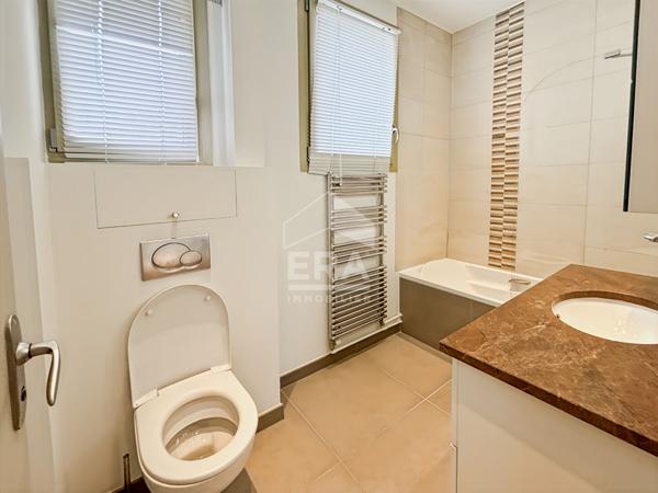 Beau deux pièces avec balcon et parking à Neuilly sur Seine