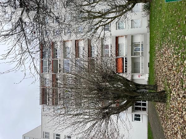 FLEURY LES AUBRAIS Quartier de Lamballe, A VENDRE un appartement 4 pièces 
avec une cave et un box.