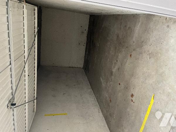 FLEURY LES AUBRAIS Quartier de Lamballe, A VENDRE un appartement 4 pièces 
avec une cave et un box.