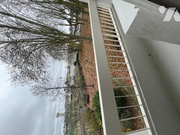 FLEURY LES AUBRAIS Quartier de Lamballe, A VENDRE un appartement 4 pièces 
avec une cave et un box.