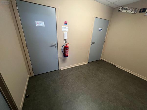 Local Professionnel et commercial à louer à Téteghem-Coudekerque-Village dans le Nord (59229), ref : V12372