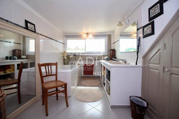 APPARTEMENT A VENDRE A NEAUPHLE LE CHATEAU - 4 pièces / 3 chambres 106m2