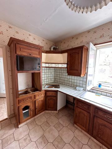 IMMEUBLE DE RAPPORT A FINIR DE RENOVER