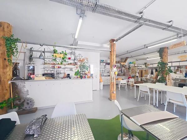 Location                                                      Local commercial
                        
                                         180 m2                     à Clermont-Ferrand