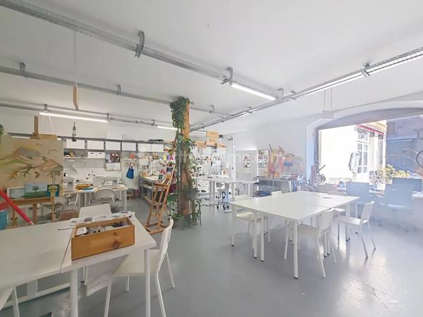 Location                                                      Local commercial
                        
                                         180 m2                     à Clermont-Ferrand