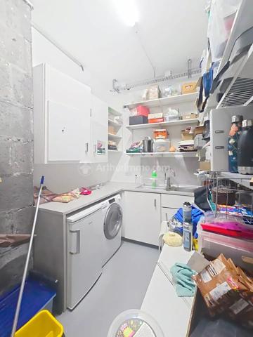 Location                                                      Local commercial
                        
                                         180 m2                     à Clermont-Ferrand