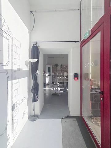 Location                                                      Local commercial
                        
                                         180 m2                     à Clermont-Ferrand