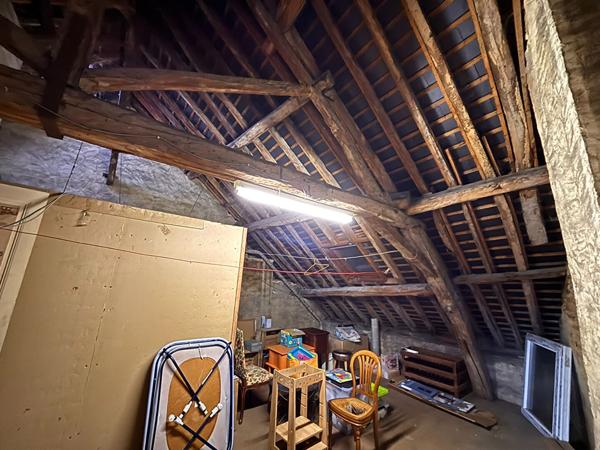 Ensemble immobilier idéalement situé, en plein centre-ville de La Flèche pour investisseur.