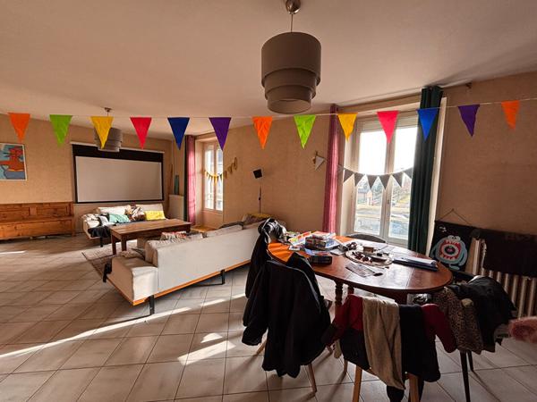 Ensemble immobilier idéalement situé, en plein centre-ville de La Flèche pour investisseur.