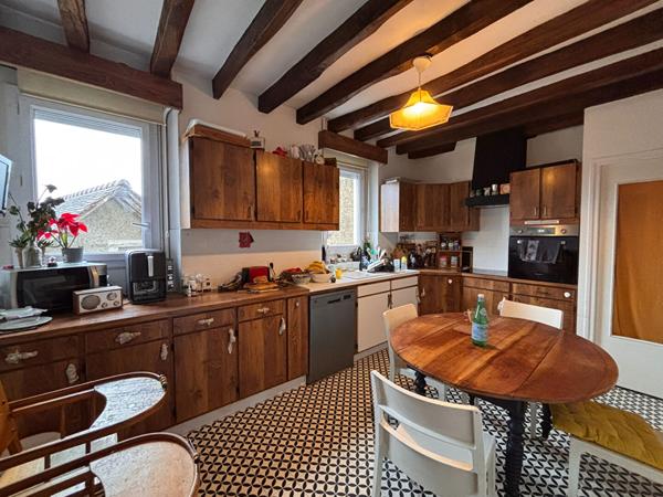 Ensemble immobilier idéalement situé, en plein centre-ville de La Flèche pour investisseur.