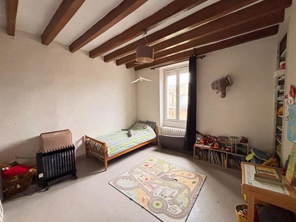 Ensemble immobilier idéalement situé, en plein centre-ville de La Flèche pour investisseur.