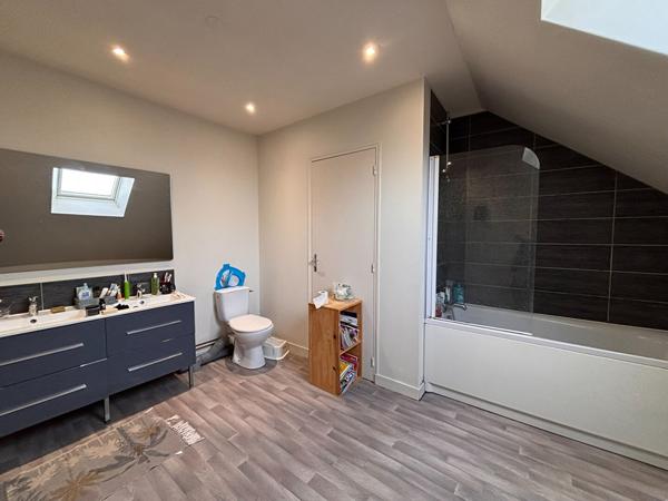 Ensemble immobilier idéalement situé, en plein centre-ville de La Flèche pour investisseur.