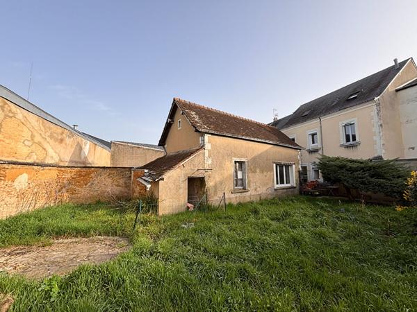 Ensemble immobilier idéalement situé, en plein centre-ville de La Flèche pour investisseur.