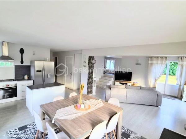 Découvrez cette maison familiale aux beaux volumes, idéalement située dans un secteur immobilier dynamique à Aube. Spacieuse, lumineuse et fonctionnelle, elle offre un cadre de vie agréable ainsi qu’un fort potentiel d’aménagement pour s’adapter à tous vos projets.

Le rez-de-chaussée, d’environ 85 m2, propose de généreux espaces de vie et une grande chambre, où chacun pourra profiter d’un quotidien confortable, sans contrainte d’espace. Les nombreuses ouvertures sur le jardin apportent une belle luminosité naturelle et créent une continuité harmonieuse entre l’intérieur et l’extérieur.

À l’étage, l’espace nuit se compose de 3 chambres, 1 dressing et 2 bureaux, offrant de belles possibilités pour une famille, l’aménagement d’un bureau, d’une salle de jeux ou encore d’un espace dédié au télétravail. 

La maison dispose également de deux toilettes, un atout appréciable au quotidien.

La terrasse et le balcon, à aménager selon vos envies, représente un véritable potentiel pour créer des espaces extérieurs conviviaux : repas en famille, moments de détente ou coin salon d’été.

Un grand sous-sol d’environ 85 m2 complète l’ensemble. Il offre de multiples usages : stationnement, rangement, atelier, espace de bricolage ou surface supplémentaire à exploiter selon vos besoins.

Côté confort, la maison bénéficie d’un système de chauffage associant une pompe à chaleur et un poêle à granulés, deux solutions économiques et performantes. L’isolation des combles et du sous-sol a également été réalisée, contribuant à améliorer le confort thermique et à mieux maîtriser les dépenses énergétiques.

Une maison aux nombreux atouts, offrant espace, luminosité et potentiel d’évolution. Contactez-moi pour obtenir davantage d’informations et organiser une visite.


-