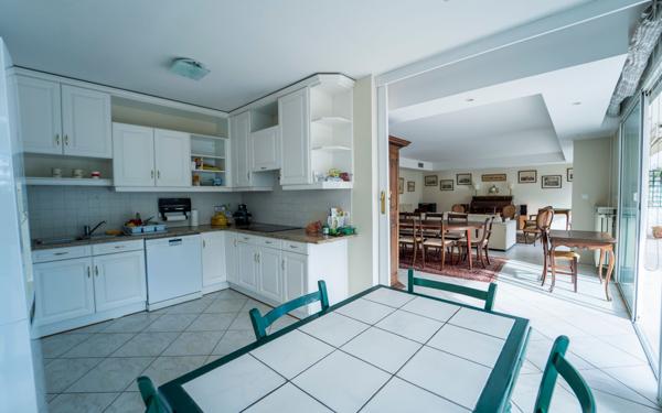 Appartement à vendre    6 pièces • 162,91 m2 Montpellier