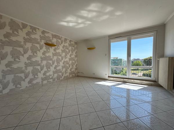 EXCLUSIVITÉ ERA  Dernier étage lumineux avec balcon  T3 75 m²