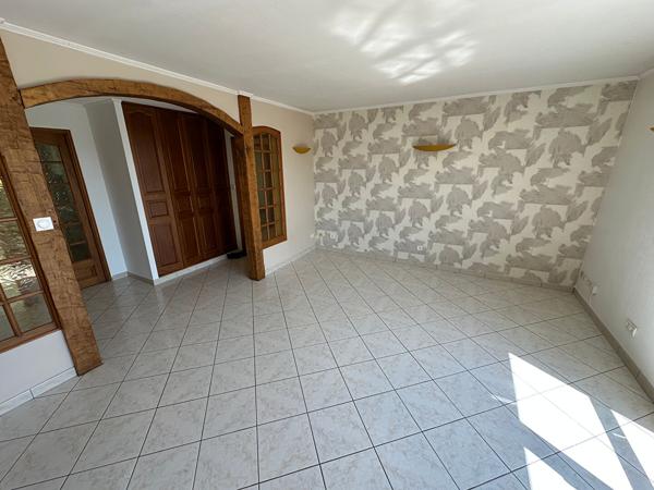 EXCLUSIVITÉ ERA  Dernier étage lumineux avec balcon  T3 75 m²