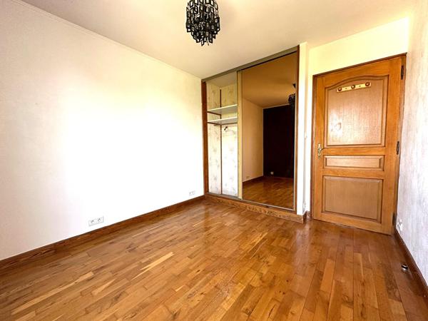 EXCLUSIVITÉ ERA  Dernier étage lumineux avec balcon  T3 75 m²