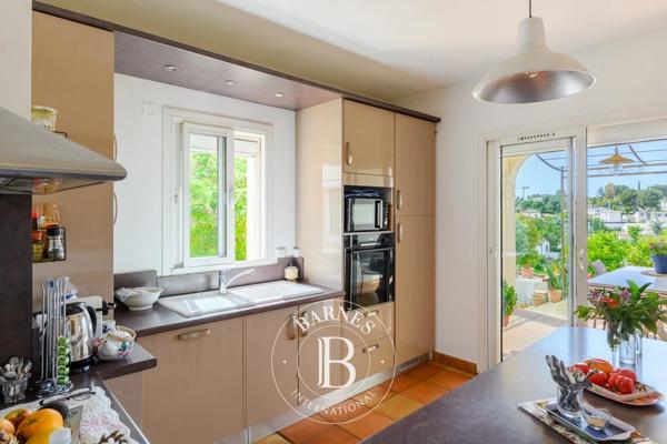 Sanary-sur-Mer, Maison 5 Chambres -  174 m² à vendre