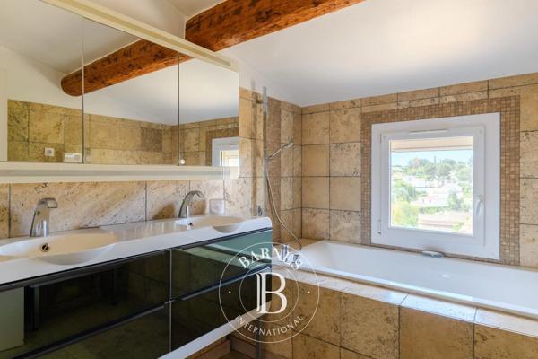 Sanary-sur-Mer, Maison 5 Chambres -  174 m² à vendre