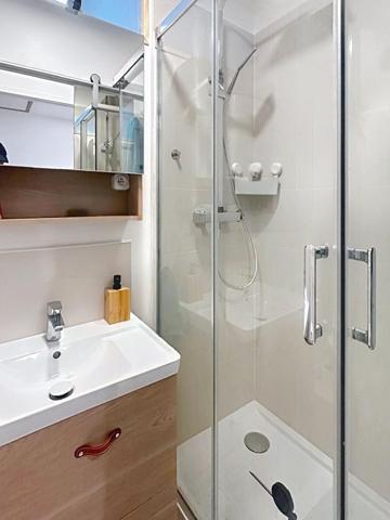 STUDIO REFAIT À NEUF – LUMINEUX, CALME – EXCELLENTE LOCALISATION