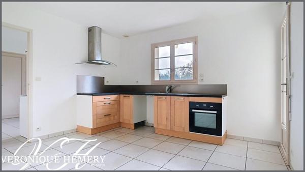 Superbe environnement pour cette maison 4 chambres avec grand garage