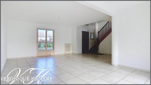 Superbe environnement pour cette maison 4 chambres avec grand garage