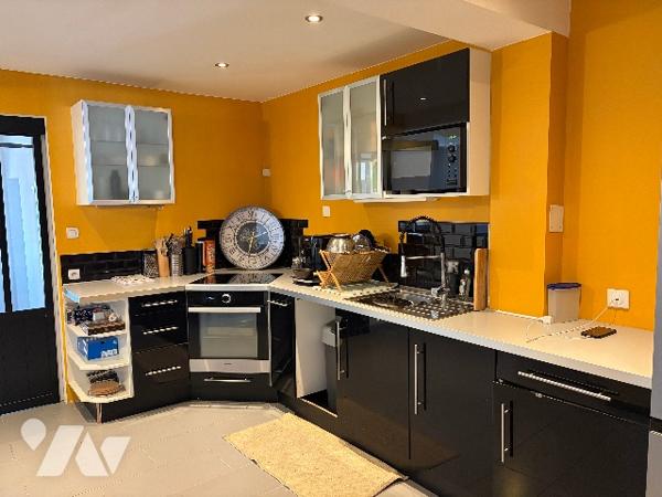 Maison de ville proche centre ville et gare sur une parcelle de 437 m²
NOUVEAUTÉ EN EXCLUSIVITÉ !!