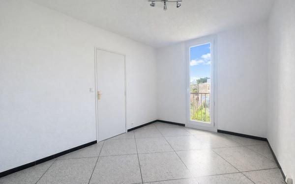 Appartement à vendre    4 pièces • 74 m2 Marseille 10
