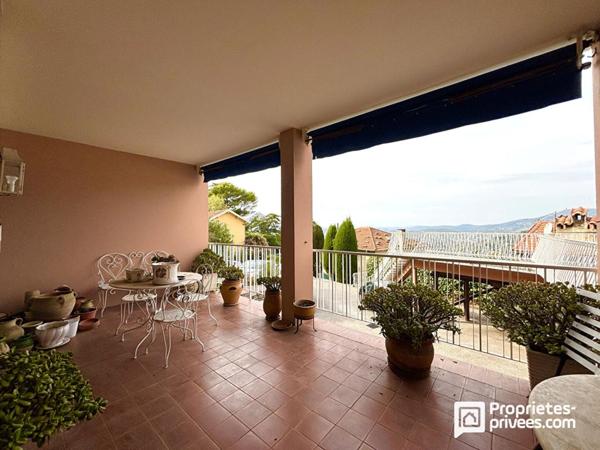 Appartement spacieux avec terrasse et parking, quartier Saint-François - Grasse