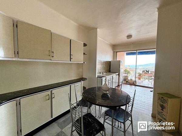 Appartement spacieux avec terrasse et parking, quartier Saint-François - Grasse