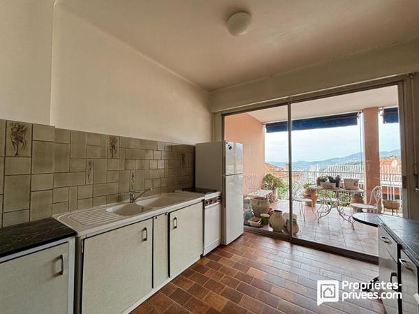 Appartement spacieux avec terrasse et parking, quartier Saint-François - Grasse