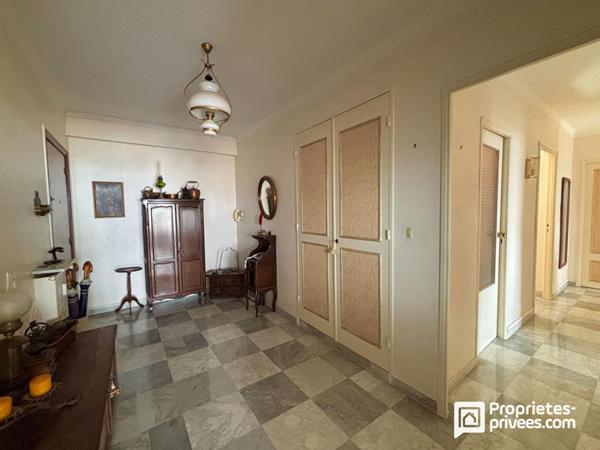 Appartement spacieux avec terrasse et parking, quartier Saint-François - Grasse