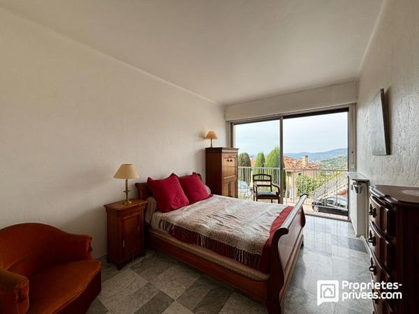 Appartement spacieux avec terrasse et parking, quartier Saint-François - Grasse