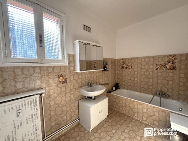 Appartement spacieux avec terrasse et parking, quartier Saint-François - Grasse