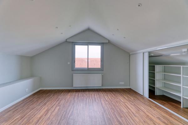 Gesté, maison 232 m2 avec géothermie, grand confort.