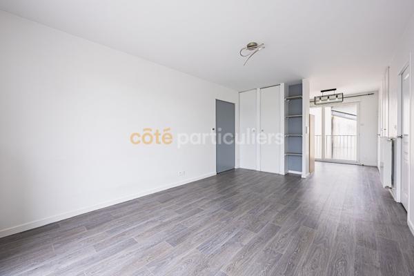 Vente
                Appartement64 m² - 3 Pièces -
                    SAINT LEGER LES VIGNES (44710)